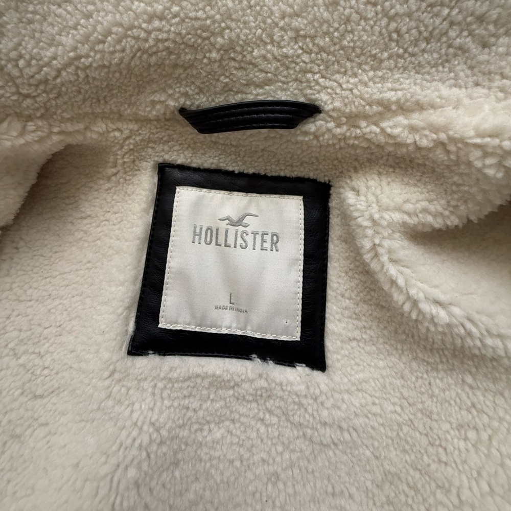 Hollister Sherpa-Lined Vegan Leather Crop Biker Jacket. Size L - Picture 5 of 12
